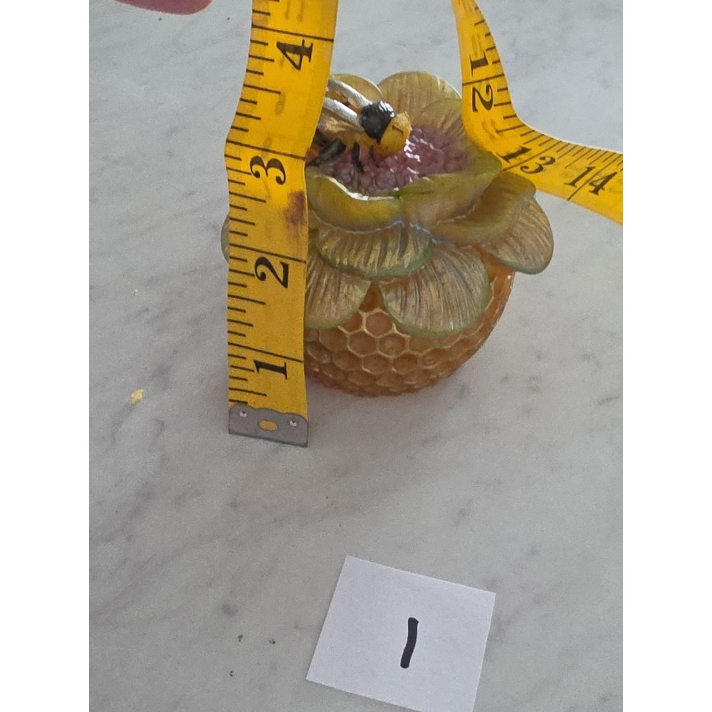 Handmade Resin Bee On A Honeycomb  Flower Decoration Gift Paperweight - Picture 8 of 9